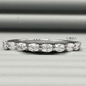 Anillo de boda de media eternidad con moissanita de talla ovalada, anillo nupcial apilable estilo diamante, regalo de aniversario, alianza de promesa.