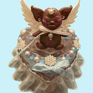 Mini Schmuckschatulle “Patricia the Angel” (Glas, Herzform, Schmuckschatulle, niedlich, kawaii, Engelkern, engelsgleich, blau, silber, bling, ästhetisch)
