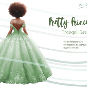 Puede incluir: Una ilustración digital de una mujer con un vestido de bola verde con una superposición de encaje. La mujer tiene piel oscura y cabello negro rizado. El fondo es un patrón de rayas blancas y azules. El texto "Pretty Princess Tranquil Green" está escrito en verde sobre la mujer. El texto "for commercial use transparent background high resolution" está escrito en negro debajo de la mujer.
