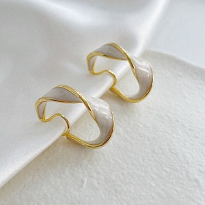 Clip On Earrings Invisible Minimalism Gold Plated | Non Pierced Ears | Twisted Hoop Simple White | Pain Free Clip Coil Design | Jewelry gift