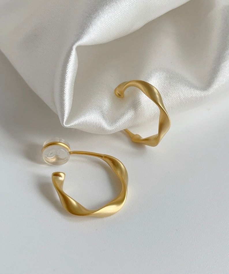 Clip On Earrings Hoop Silver/Gold Twisted Invisible Non Pierced Ears Huggie Hoops Minimalist Clips Pain Free Clip Coil Design Jewelry image 5