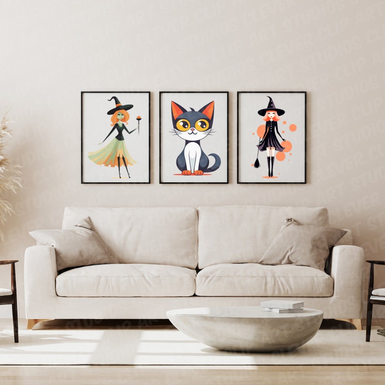 Puede incluir: Tres ilustraciones enmarcadas de un gato negro, una bruja con un vestido verde y una bruja con un vestido negro. Las ilustraciones est&aacute;n en una pared blanca sobre un sof&aacute; blanco.