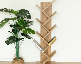 Modern Scandinavian solid oak wood shelf, Modernes Regal aus massiver Eiche,  Bücherregal aus Massivholz, bibliothèque  en bois massif.