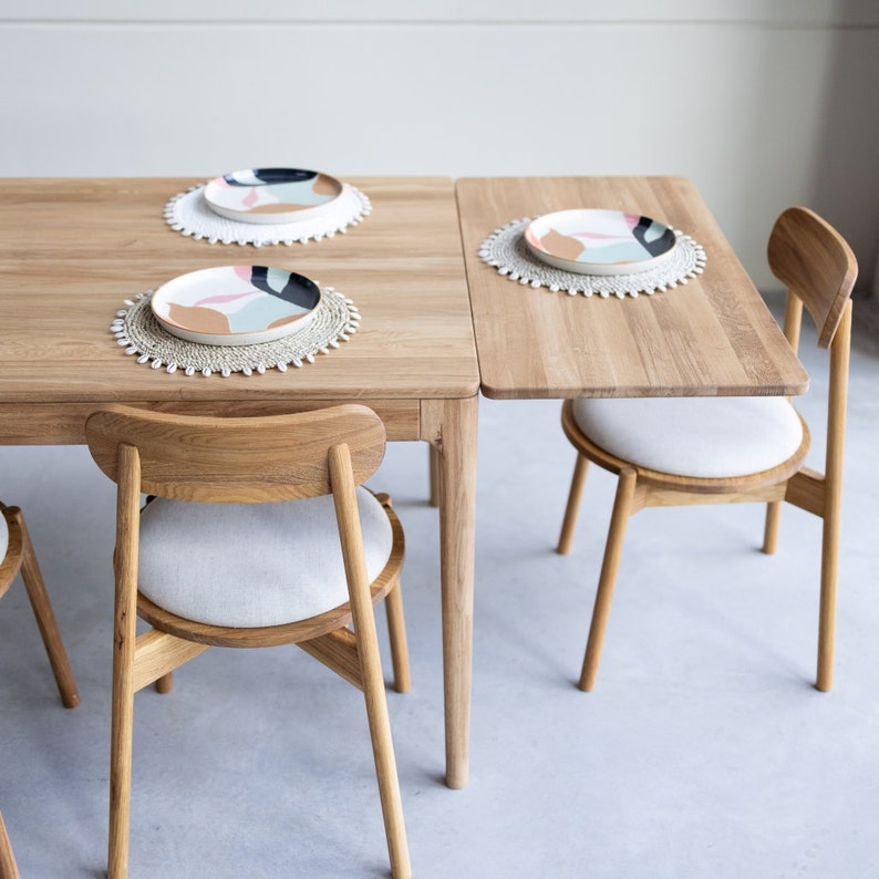 Scandinavian dining table, Solid oak extendable table, wooden table, table extensible en chêne massif, Holztisch, ausziehbarer Tisch.