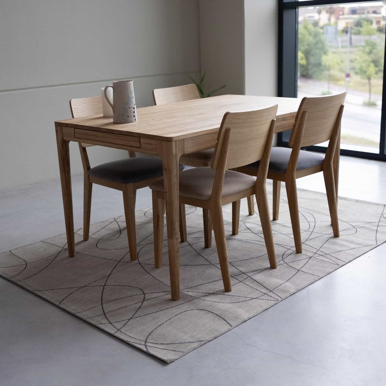 Scandinavian dining table, Solid oak extendable table, wooden table, table extensible en chêne massif, Holztisch, ausziehbarer Tisch.