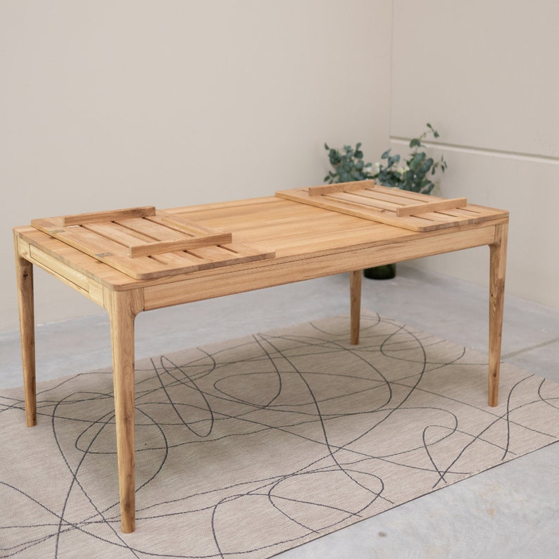 Scandinavian dining table, Solid oak extendable table, wooden table, table extensible en chêne massif, Holztisch, ausziehbarer Tisch.