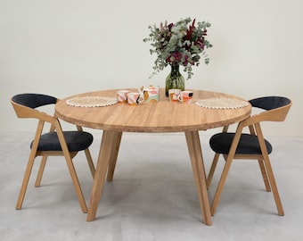 Tavolo rotondo allungabile in rovere massello: sala da pranzo in stile scandinavo