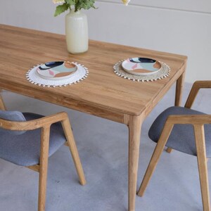 Scandinavian dining table, Solid oak extendable table, wooden table, table extensible en chêne massif, Holztisch, ausziehbarer Tisch.