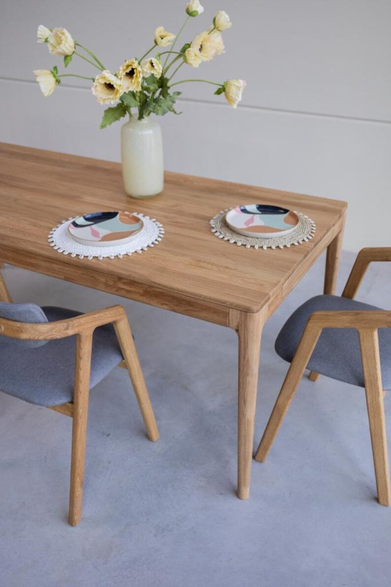 Scandinavian dining table, Solid oak extendable table, wooden table, table extensible en chêne massif, Holztisch, ausziehbarer Tisch.