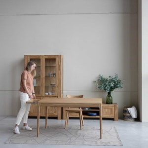 Scandinavian dining table, Solid oak extendable table, wooden table, table extensible en chêne massif, Holztisch, ausziehbarer Tisch.