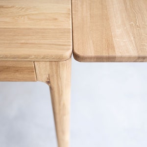 Scandinavian dining table, Solid oak extendable table, wooden table, table extensible en chêne massif, Holztisch, ausziehbarer Tisch.