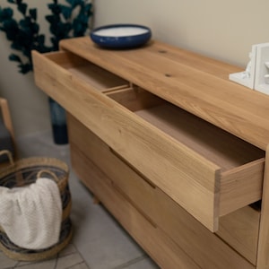 VESKOR Solid wood dresser, oak storage, wood dresser, nordic style, massivholz-Kommode, Eiche Kommode, commode en bois, commode en chêne.
