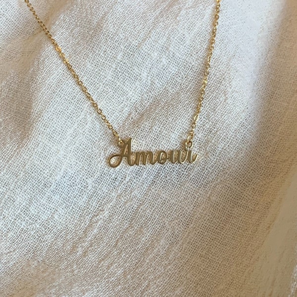 Collier « Amour » doré 3