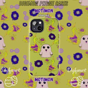 Op de afbeelding: Een groene iPhone-hoes met een herhalend patroon van een roze spook, gele bliksemschichten en paarse swirls. De hoes heeft ook een blauw en zwart Digimon-apparaat. De tekst "Motimon" staat bovenaan en onderaan de hoes.