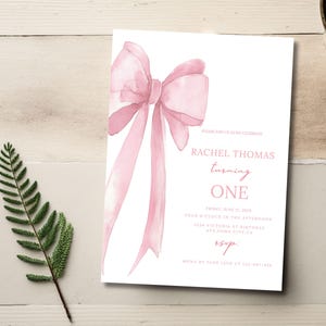 Convite de aniversário de 1 ano com laço rosa para meninas, download digital, modelo de convite para festa de aniversário de coquete, cartão para impressão infantil, evite Canva 73