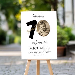Letrero de bienvenida para 70.º cumpleaños (foto) - Descarga digital / Para hombres y mujeres / Canva editable e imprimible para pancartas, letreros de jardín y carteles (135)