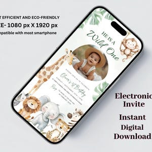 Op de afbeelding: Een elektronische uitnodiging op een smartphonescherm. De uitnodiging toont een babyfoto, safari-dieren en de tekst "He is a Wild One". Extra tekst: "Electronic Invite" en "Instant Digital Download."