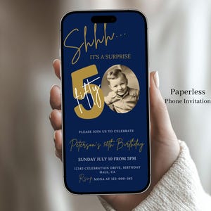 Invitation photo numérique surprise 50e anniversaire hommes, bleu marine et or, invitations téléphone pour lui, invitation anniversaire adulte modèle modifiable 222