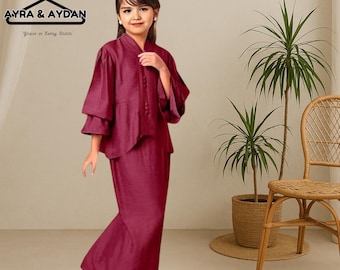 Sophisticated 2 Piece Kebaya Tunic Ensemble - Modest Attire for Young Ladies, Ideal for Formal Events