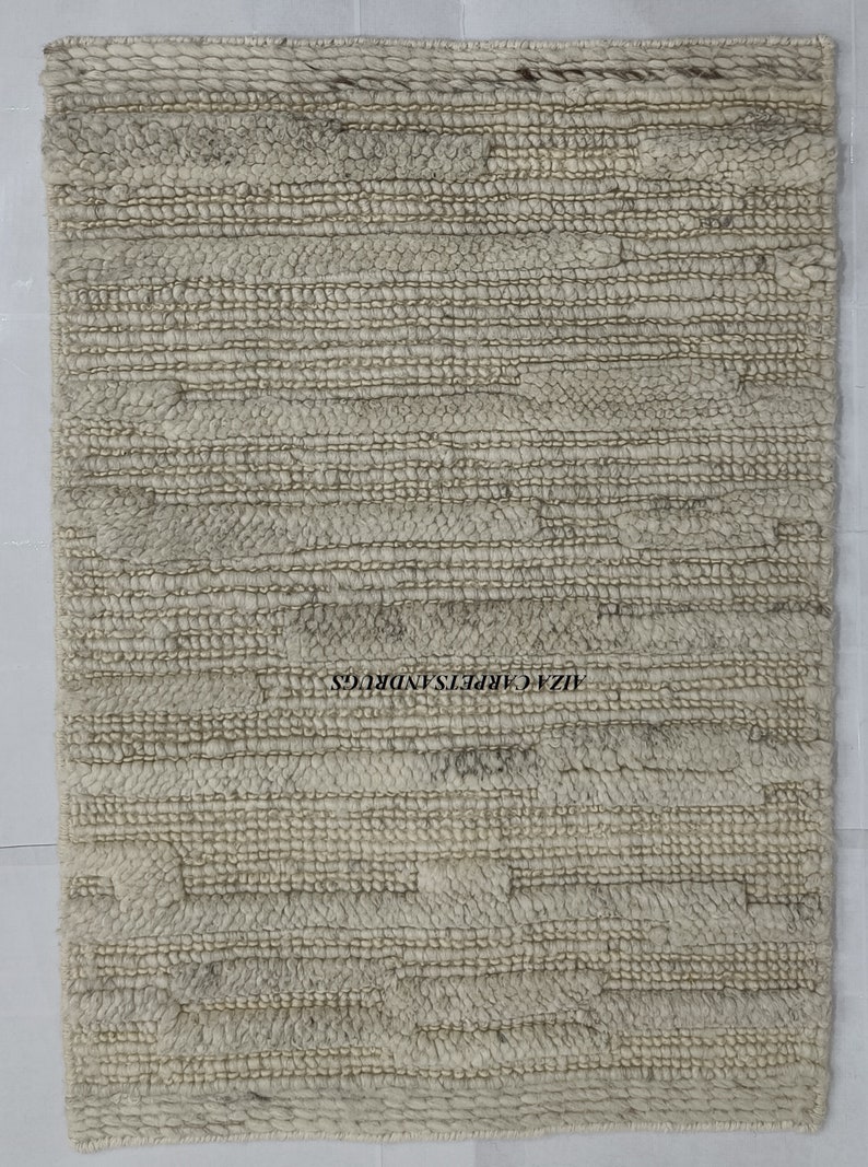 Handmade Natural Woolen Charm 5x8 Rug Elevate and Soften Gray Area Rug