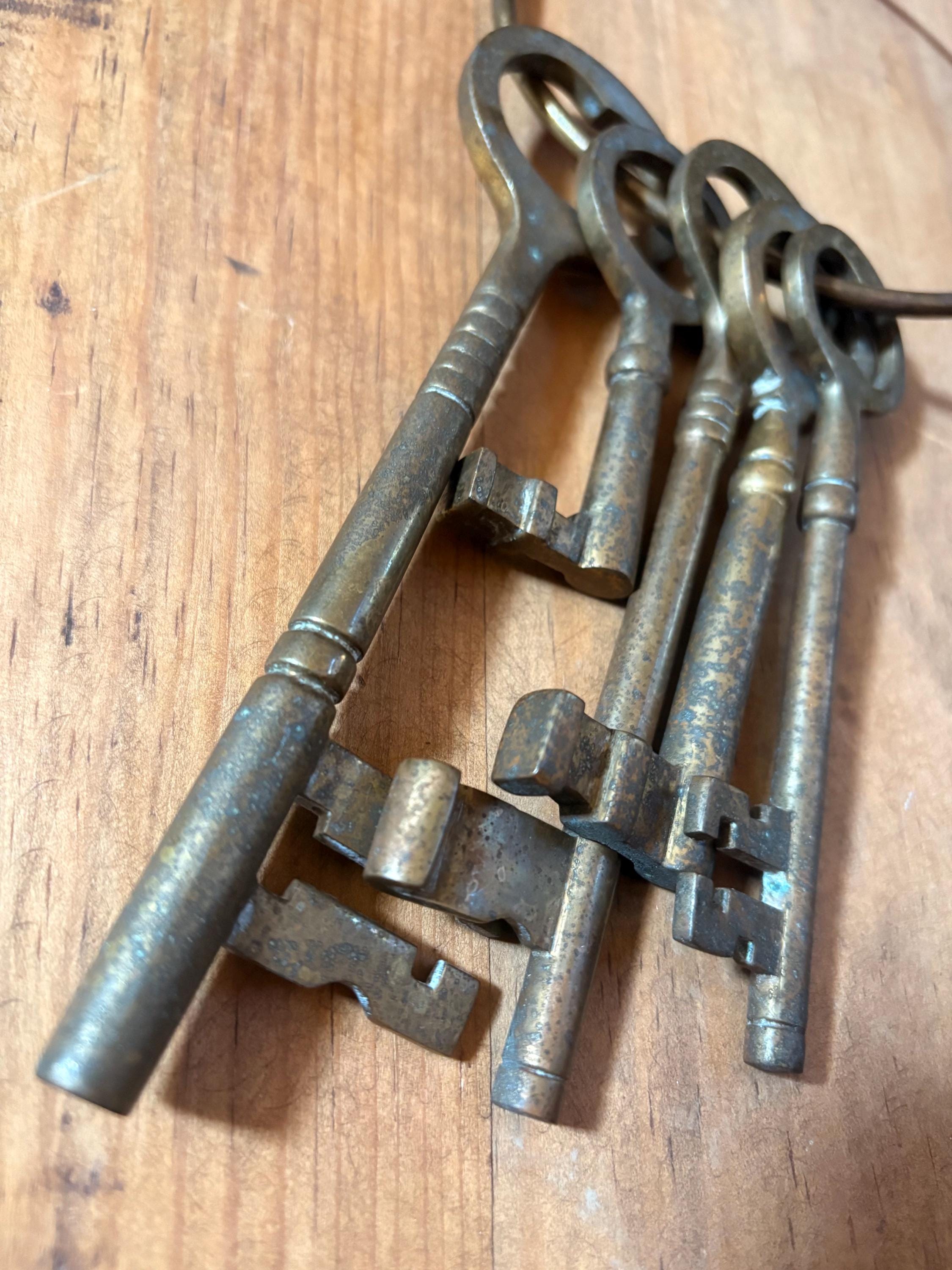Vintage Oversized Skeleton Key Set on Brass Ring – Antique Decor / 5 ...