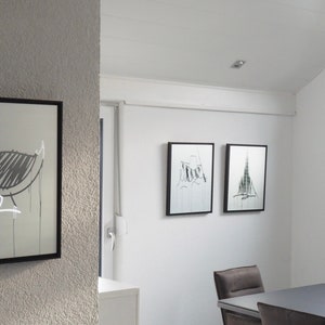 Design WANDSPIEGEL 40x50cm ULMER SPATZ schwebend in matt-schwarz-Optik / frosted-glass-Optik/Art als besondere Dekoration für dein Zuhause Bild 2
