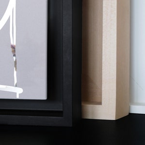 Design WANDSPIEGEL 40x50cm ULMER SPATZ schwebend in matt-schwarz-Optik / frosted-glass-Optik/Art als besondere Dekoration für dein Zuhause Bild 7