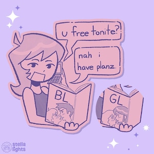 Peut inclure: Illustration de personnage au téléphone avec des bulles de dialogue disant "u free tonite?" et "nah i have planz." La personne tient un livre intitulé "BL" avec un couple s'embrassant et un autre livre intitulé "GL".
