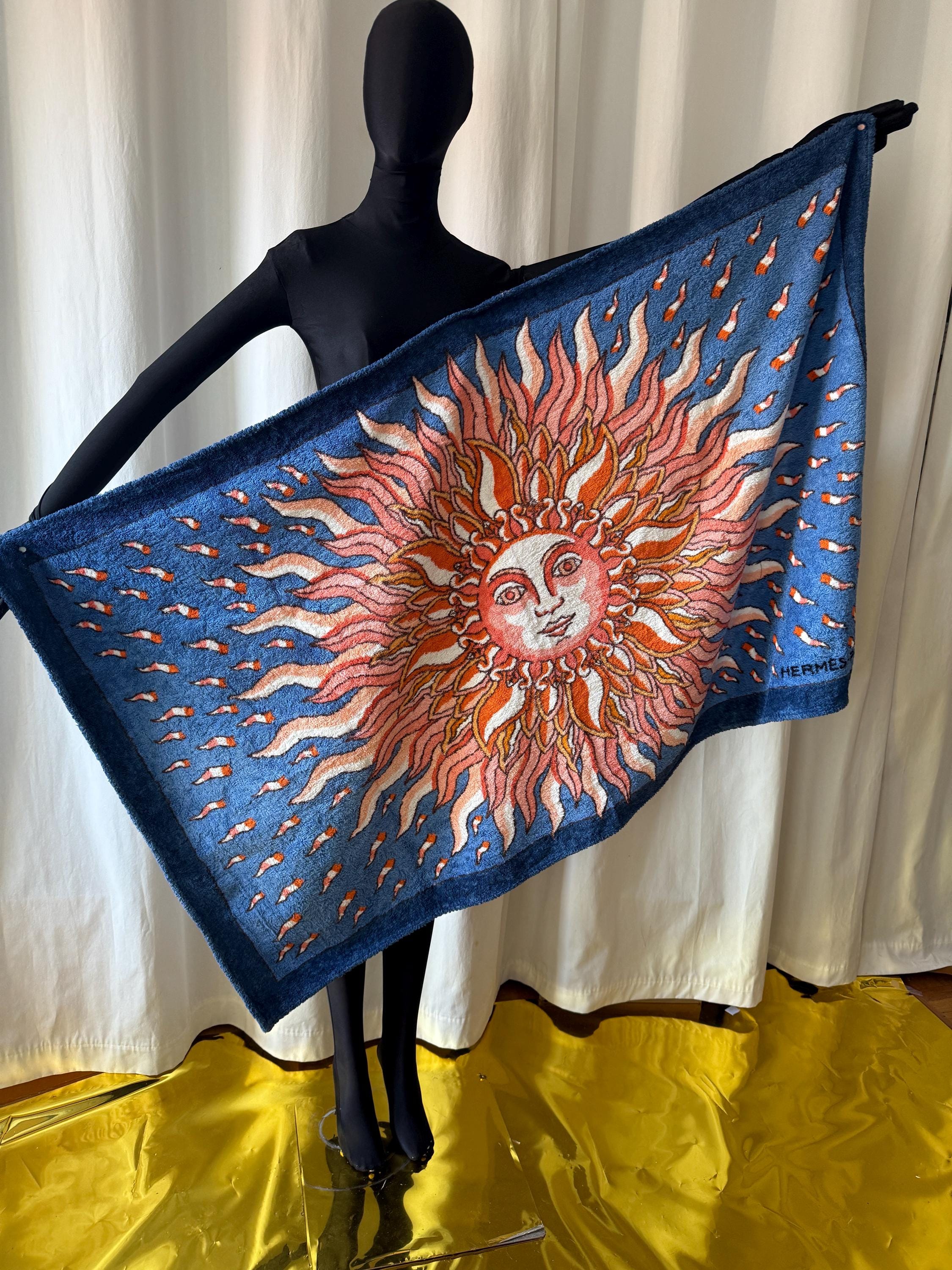 【関税＆送料込み】Dolce & Gabbana Beach Towel 'Maiolica' P O5A03JFI7ZX_HH1RF_0.jpg?sw=740