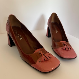 Escarpin rose vintage Prada vernis patch   Hiver 1999.