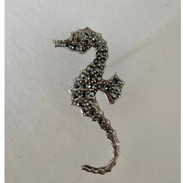 Broche Pin’s hippocampe Yves Saint Laurent