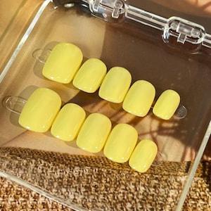 Pastel Yellow Press On Nails, Soft Lemon Gel Nails, Short Square False Nails, Spring Summer Cute Manicure Set, Handmade Reusable Nails