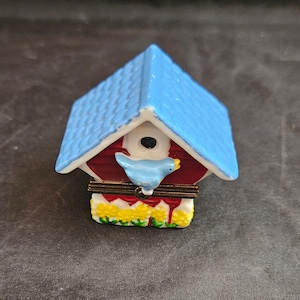 Adorable vintage blue bird birdhouse trinket box midwest ceramic