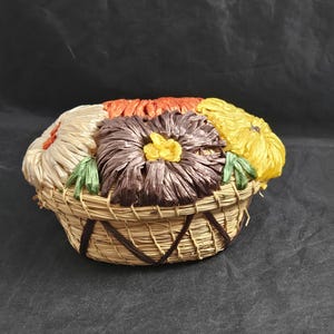 Vintage 70s Raffia Floral Pattern Woven Straw Oval Shaped Storage Basket Wicker Jute Rattan Tropical Decor Retro Beachy Vacation Aesthetic