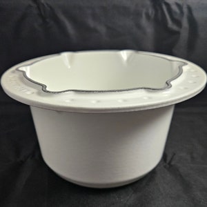 LE CREUSET Enameled Cast Iron Fondue Pot, White, Vintage, Flat Rim, Six Fork Slots — Vintage, Made in France
