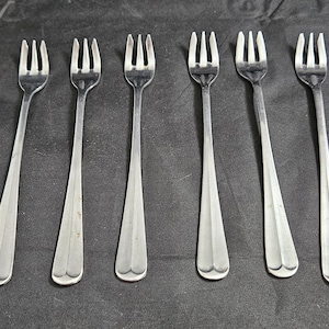 1982 Vintage Oneida Northland Stainless Flatware POST ROAD aka Point Royal Lot of 8 Pieces in Good Condition