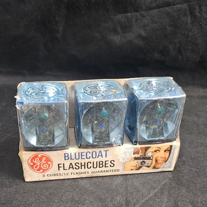 Vintage Package of GE General Electric Three Bluecoat Flashcubes With Green Dot Flash In Original Sealed Packaging