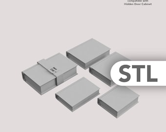 以下が含まれることがあります： 5つのライトグレーの3Dプリントされた本のモデルのセット。1つには中央にストラップとバックルのディテールがあります。右側にSTLというテキストが表示され、円形のインセットには「compatible with Hidden Door Cabinet」というテキストが記載されたキャビネットが表示されています。
