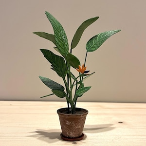Miniature Bird of Paradise Plant STL 1:12 – Strelitzia with Flowers in Pot & Saucer – Printable Dollhouse Tropical Plant
