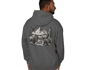Sudadera con capucha y escena de montaña con vida silvestre, colores cómodos, jersey premium Trini Skies Supply Co. Ideal para acampar, hacer senderismo y regalar.