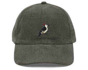 Cappello da uccello con picchio ricamato, cappello in velluto a coste di ispirazione vintage, regalo per gli amanti della natura