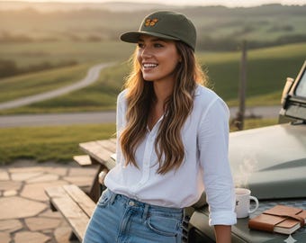 Gorra de campamento minimalista de 5 paneles con bordado de mariposa monarca – Verde oliva