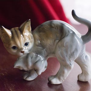 Vintage Cat Figurine Carrying a Kitten in its Mouth, Porcelain Figurine, Kitten Cat Collection, Cat Lover GiftVintage Cat Figurine