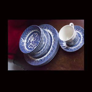 Blue Willow, Colección Wessex, Hecho en Inglaterra, Cuencos Blue Willow, Platos llanos Blue Willow, Platos auxiliares, taza y platillo, Juego Blue Willow