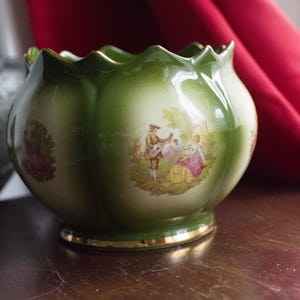 Jardiniere/Bowl/flower pot  K. H. Pottery Staffordshire, green flower pot, 6 Courting Scenes, scalloped rim