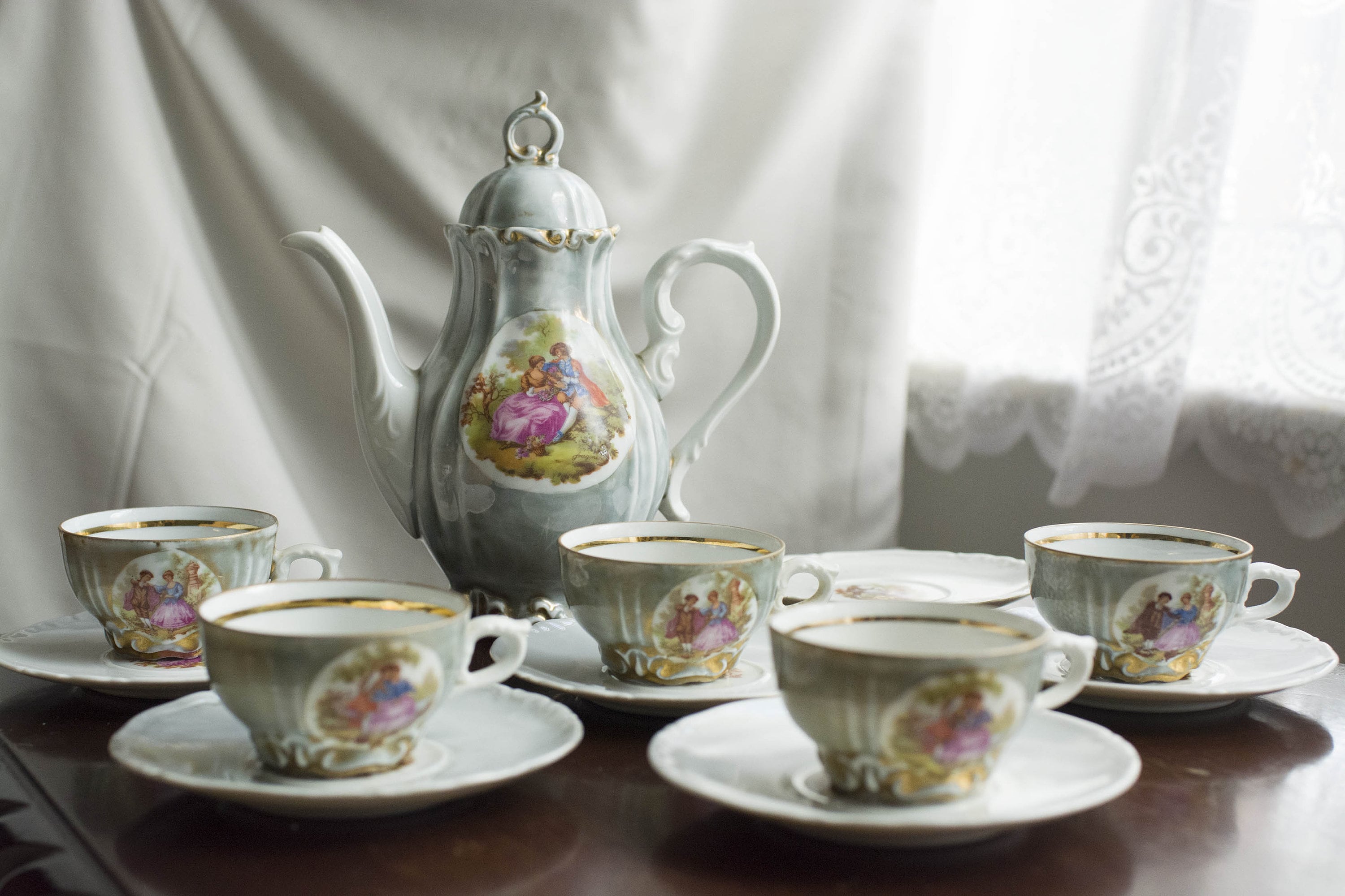 Vintage KARLSBAD JWK Pearlised Lustre Fragonard Lovers