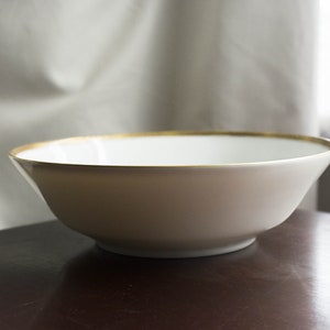 salad bowl 20.6 cm Hutschenreuther Arzberg-Bavaria  Germany excellent condition white porcelain gold rim white plates