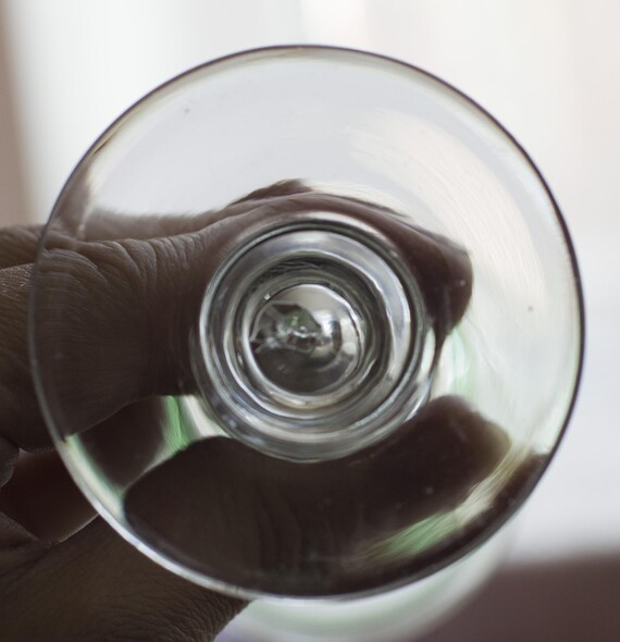 ヴィンテージ ウランガラス 2個セット、白ワイングラス フット