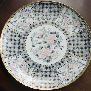 10 1/4 inches (26cm), bird and floral pattern decorative plate - collectables - vintage home decor. Japanese Porcelain  Humming Birds, Imari