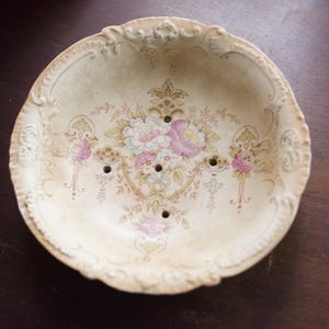 Antik fruktskål med fot, ca 1913 Crown Devon, Stoke on Trent "DON" mönster, samlarobjekt, tre ben guldmålade,